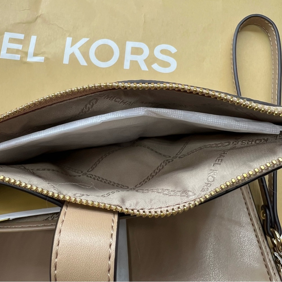 Michael Kors DoubleZip Wallet Wristlet
Phone Case - Picture 7 of 11